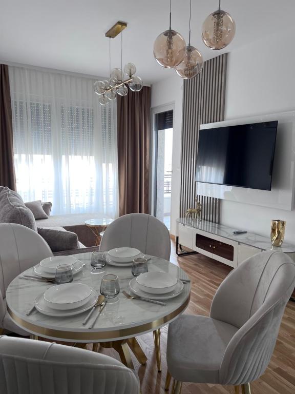 Golden Lux Apartment - 4
