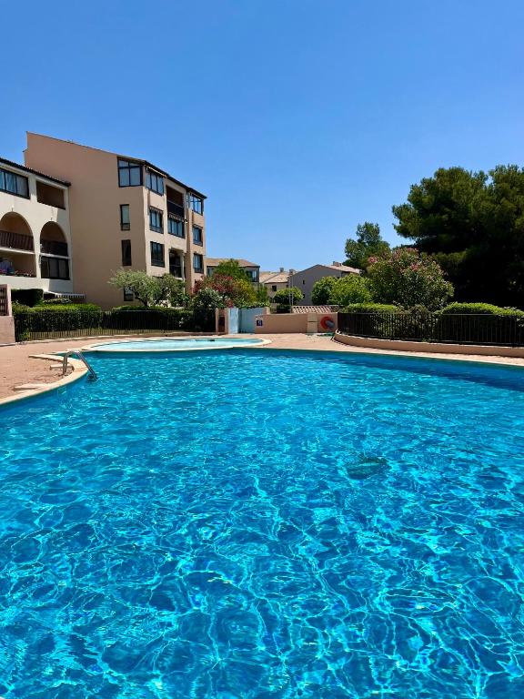 TOUT A PIED Dernier étage Vue imprenable EST-SUD OUEST mer -plage 100m-box - 4
