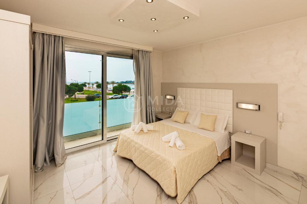 Riviera Luxury Rooms - 1