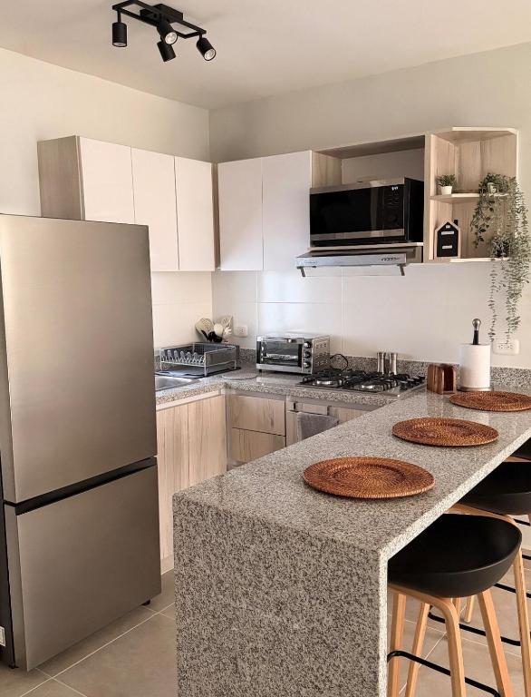 Modern 2BR Near Beach - Hot Water and Wi-Fi - 5