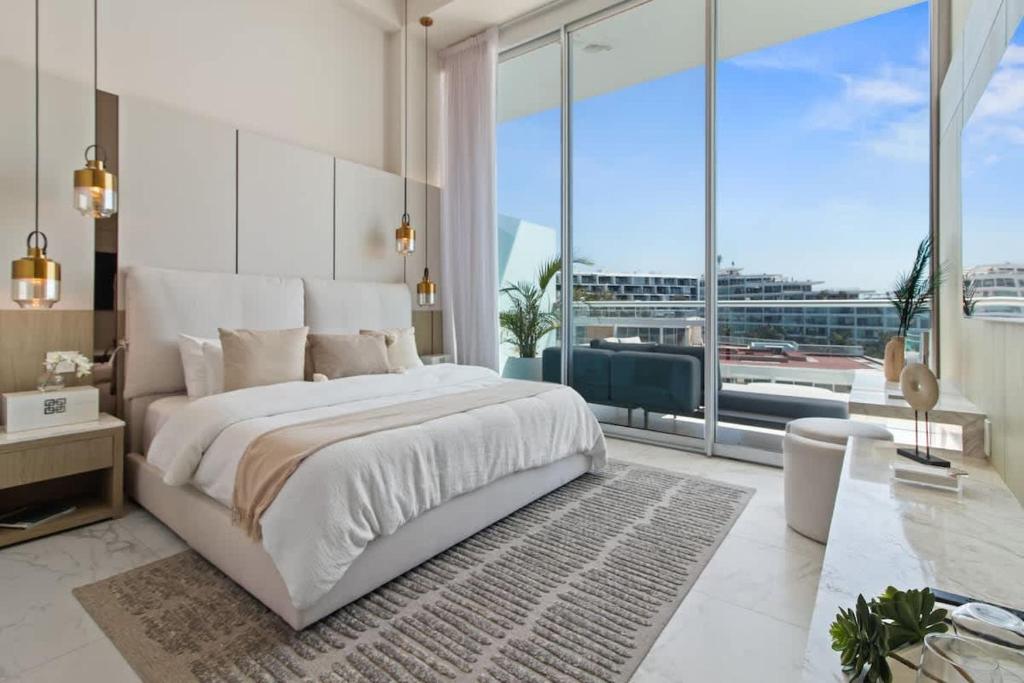 Luxury Beachfront 3BR Condo - 3