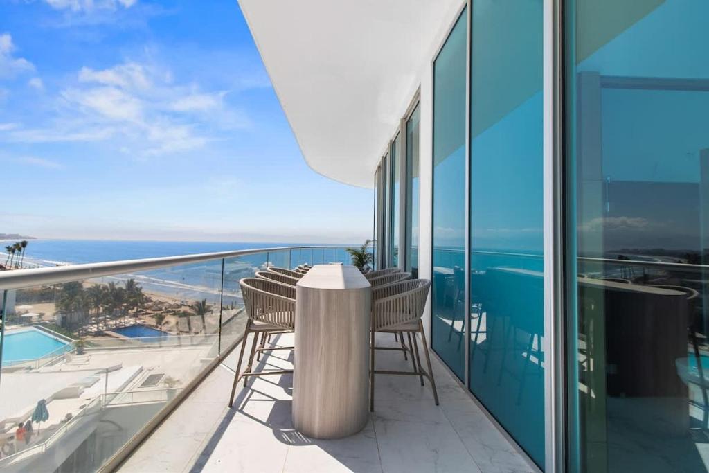 Luxury Beachfront 3BR Condo - 5