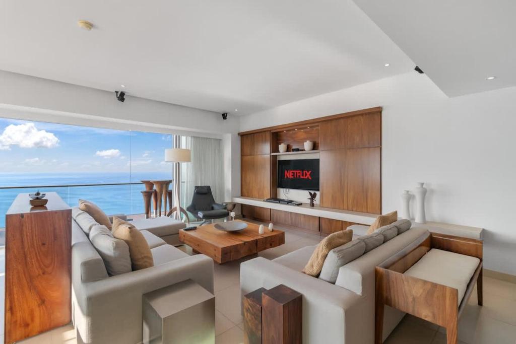 Luxury Beach Front Condo 21st Floor Views - 5