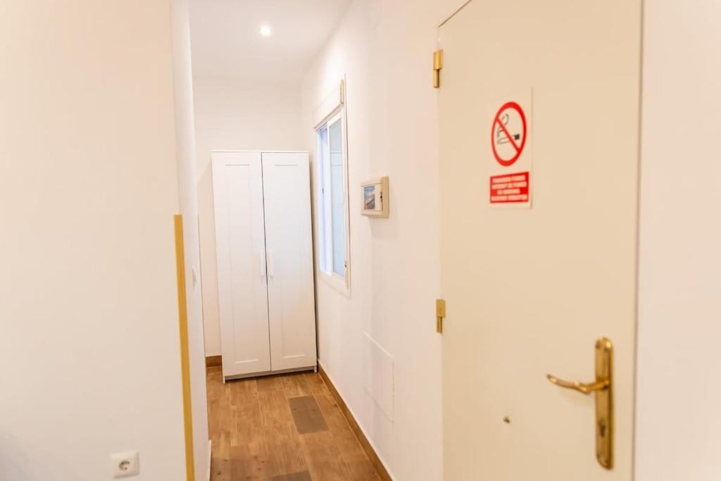 Modern Apt I AC I Plaza Merced 2min walk I Central - 2