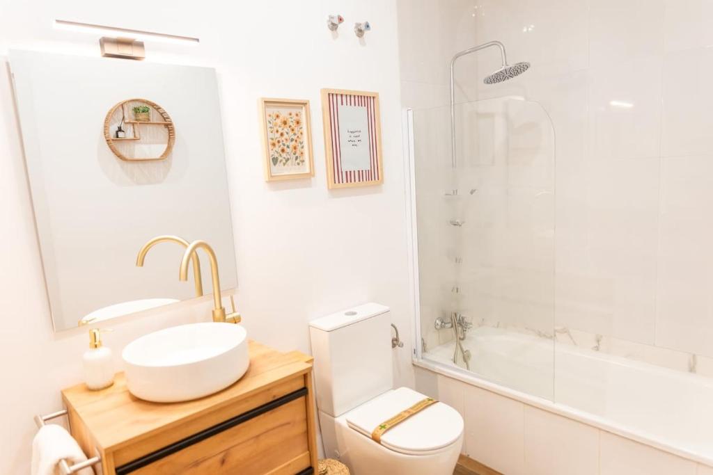Modern Apt I AC I Plaza Merced 2min walk I Central - 4