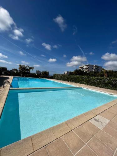 Appartement Familial pour couple avec 2 enfants avec Jardin piscine et parking recharge véhicule électrique - 1