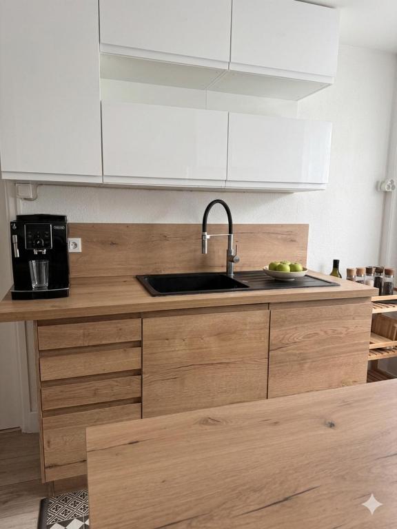 Appartement Familial pour couple avec 2 enfants avec Jardin piscine et parking recharge véhicule électrique - 5