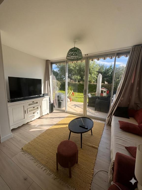 Appartement Familial pour couple avec 2 enfants avec Jardin piscine et parking recharge véhicule électrique - 4