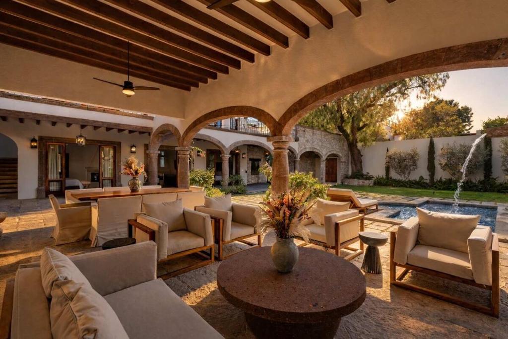 Casa Rose, 6BR Estate with Private Pool & Rooftop - 4