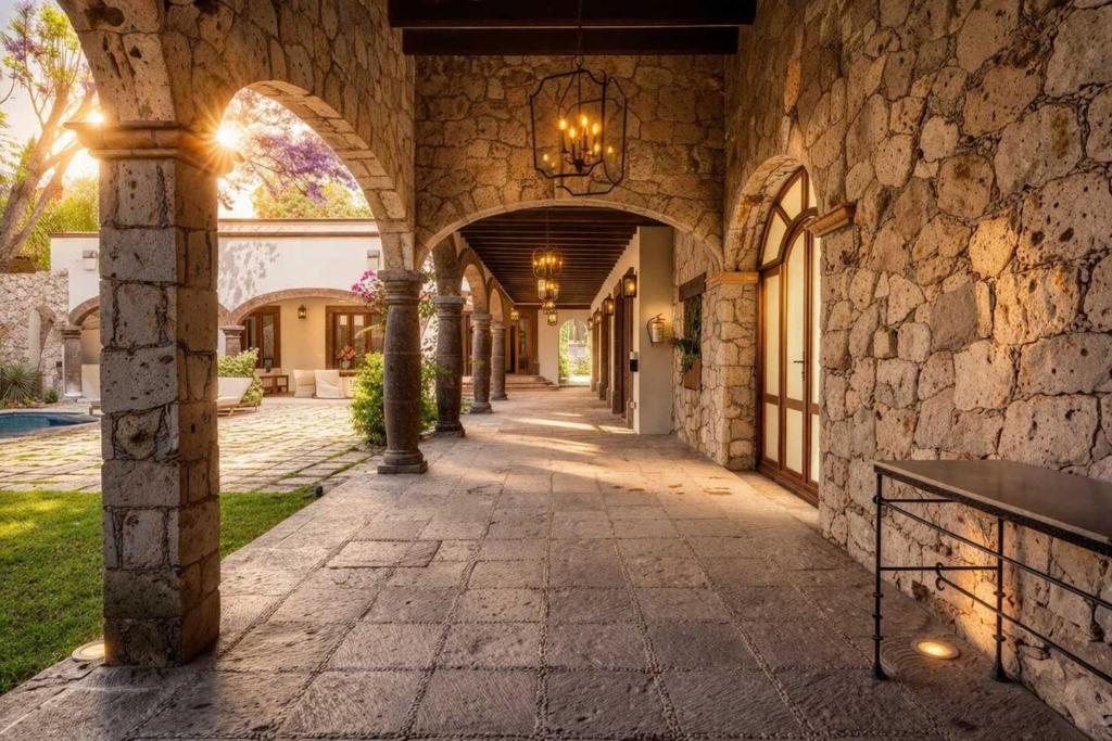 Casa Rose, 6BR Estate with Private Pool & Rooftop - 5