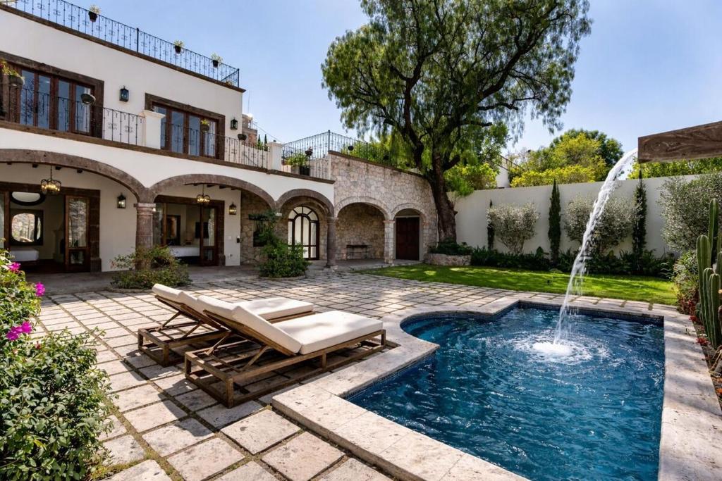 Casa Rose, 6BR Estate with Private Pool & Rooftop - 2