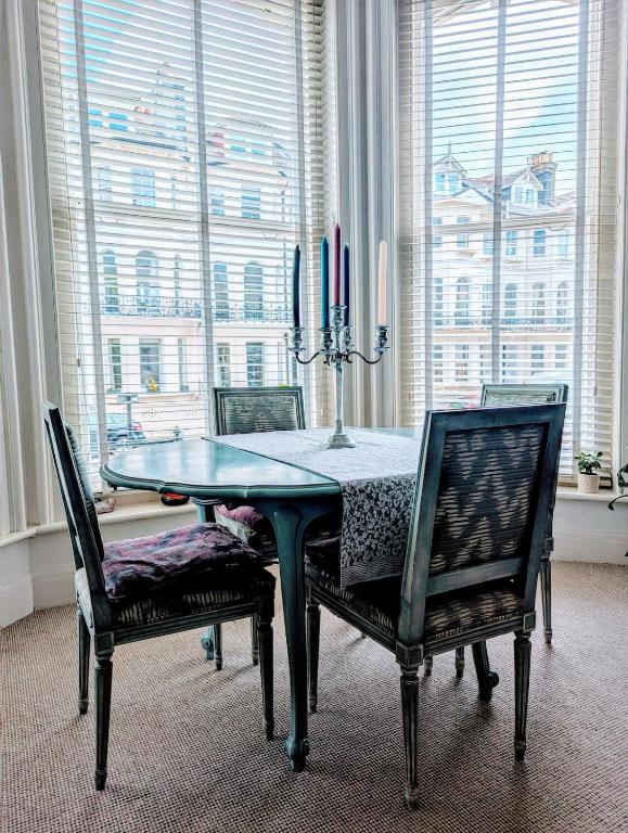 Eclectic Hove Apartment by the Sea - photo 4