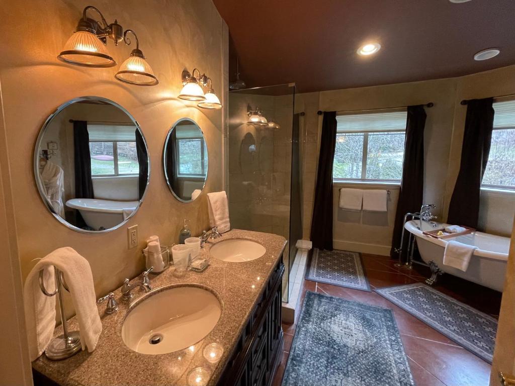 The Tuwanek Bed and Breakfast