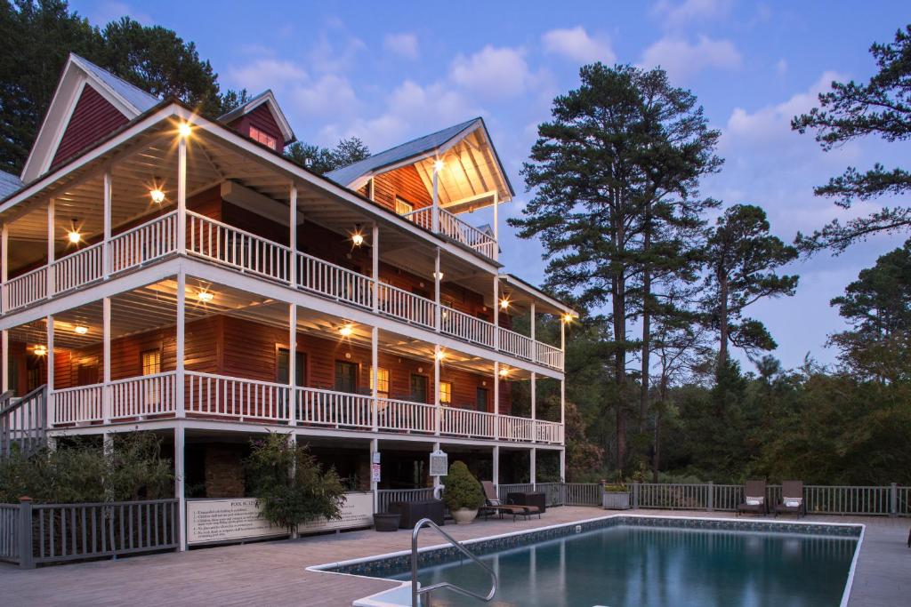 Glen-Ella Springs Inn — Hotel in Hayesville