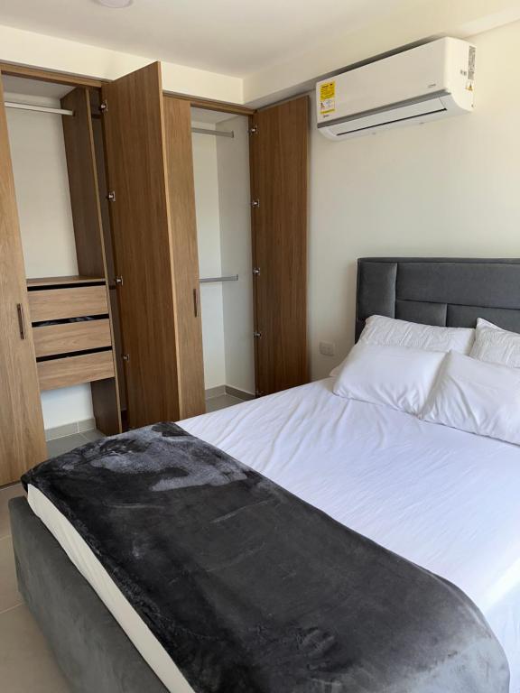 Apartamento Coralina Caribe Residence en Santa Marta cerca al mar - AC, Wifi, balcón, parqueadero - 4