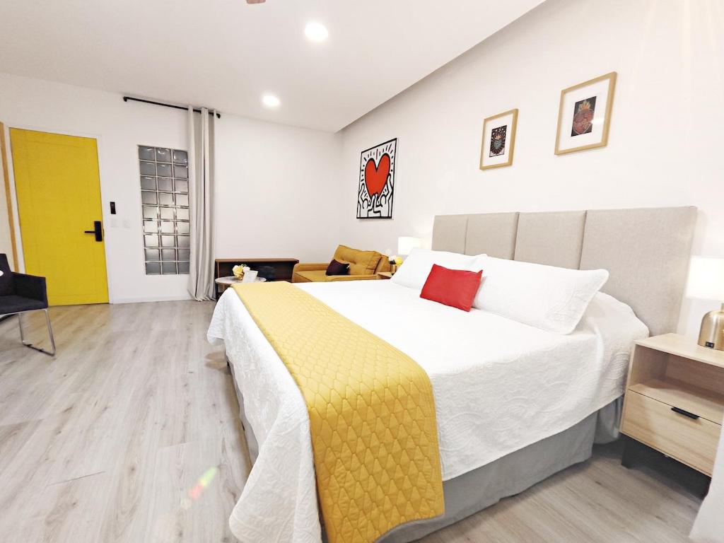 Conchita 1 MaiaHome Chic Condesa Studio King Bed - 3