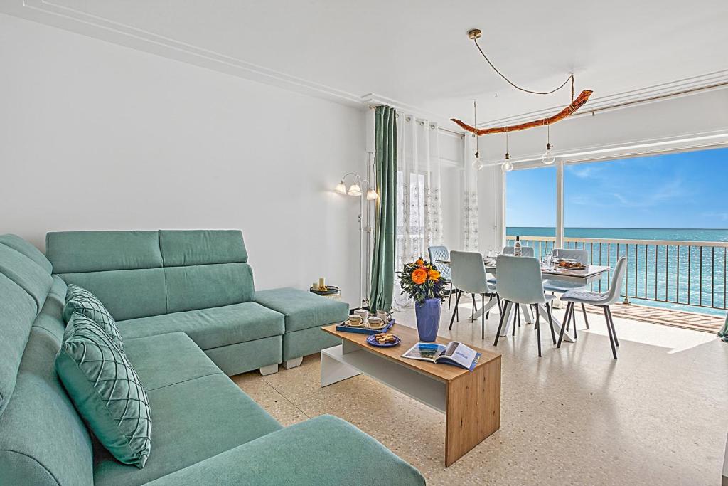 Holiday On The Sea - Happy Rentals - 2