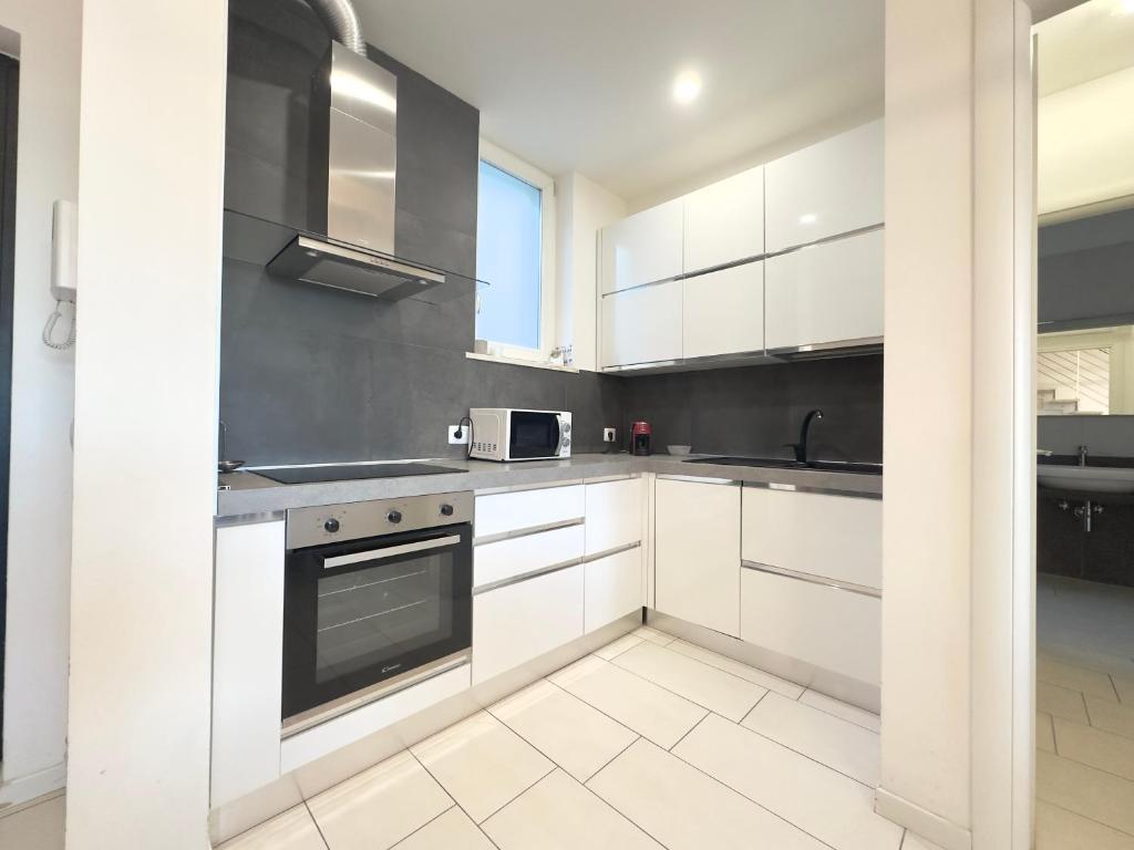 Isola Blu Luxury Apartment - 4