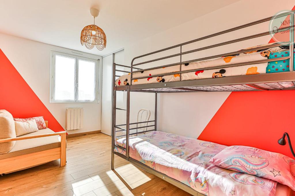 House and adjoining studio to accommodate 8 people - 5