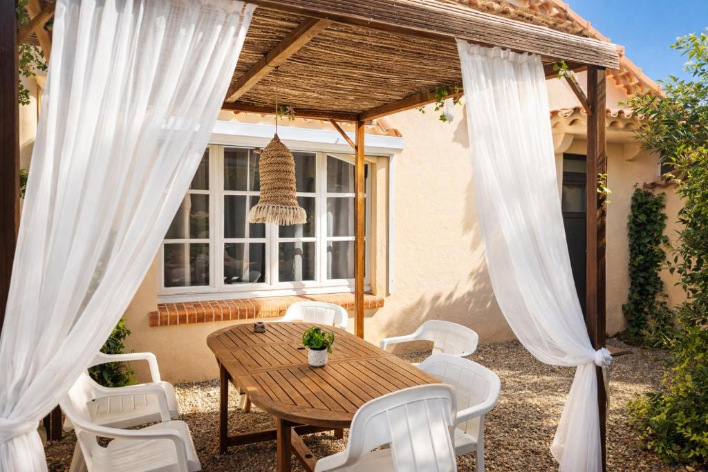 Maison - Plage de la Nartelle - Piscine partagée - Parking - BBQ - calme & détente au Rêve D'Azur- Check-in 20h maximum - 5