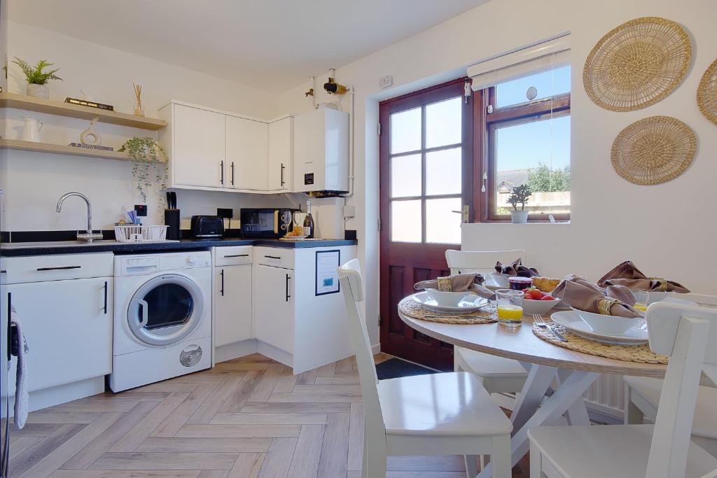The Nook - Cosy coastal retreat near Sandbanks - photo 3