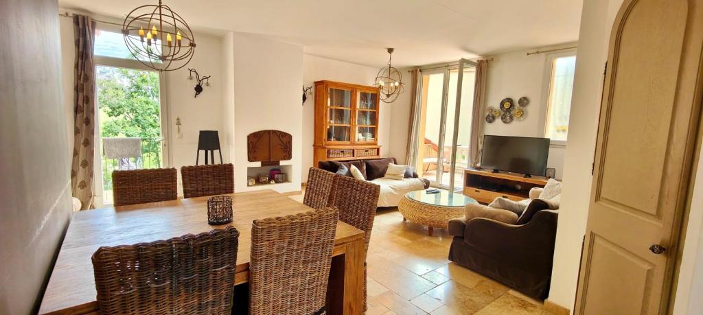 House 5p with garden and pool aircon - 4
