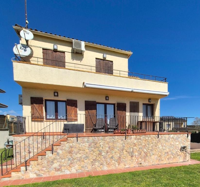 Casa fantástica en zona tranquila Un alojamiento para todos Nuestra casa es perfecta tanto para familias y amigos que buscan descanso, como para ciclistas que desean explorar la zona Para ciclistas ofrecemos un espacio seguro para guardar bicicle - 2