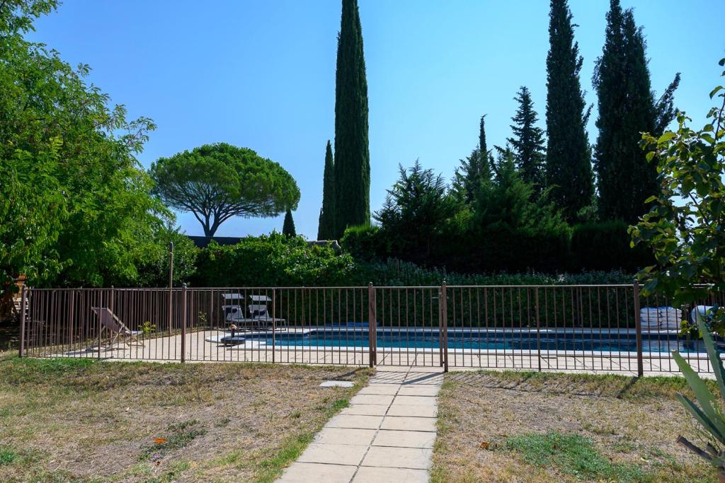 La Tarente - Bedoin - Mont Ventoux - 3 étoiles - Mas provençal - 8 à 10 personnes - Idéal famille ou cyclistes - 4