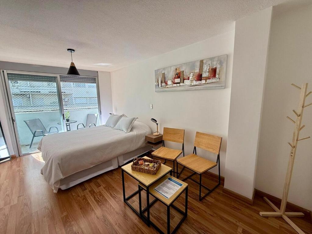 Estudio moderno, la mejor ubicación en Montevideo - 1