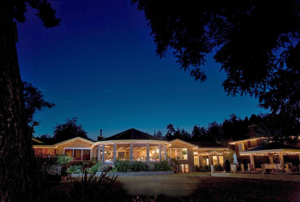Galiano Oceanfront Inn & Spa photo