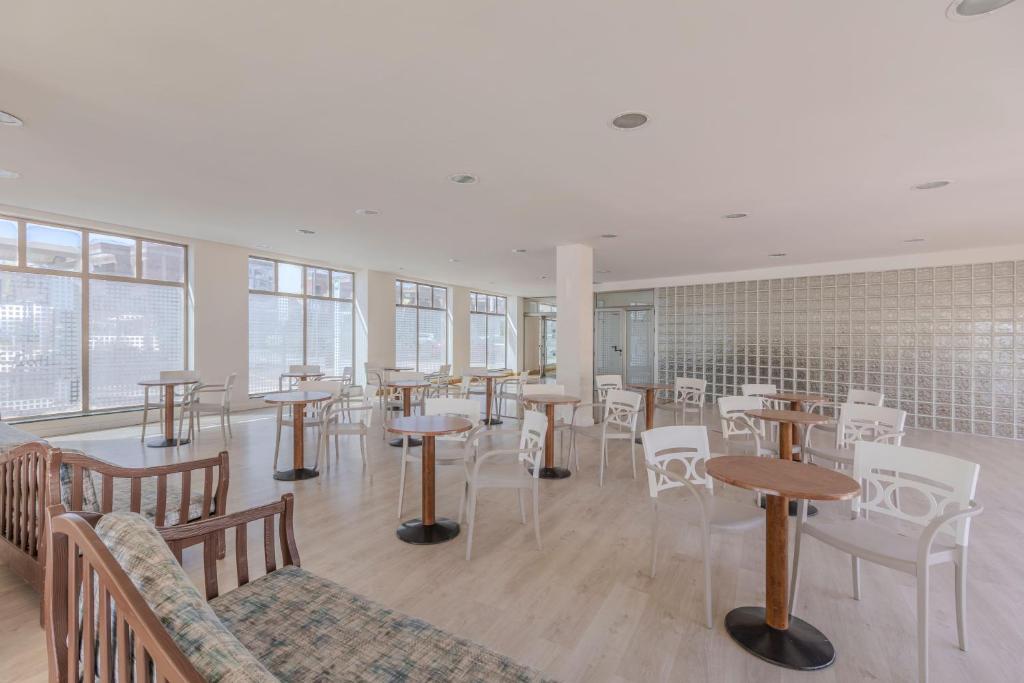 BLUESEA Brisa Roquetas — Restaurant & bars in Roquetas de Mar, Andalusia
