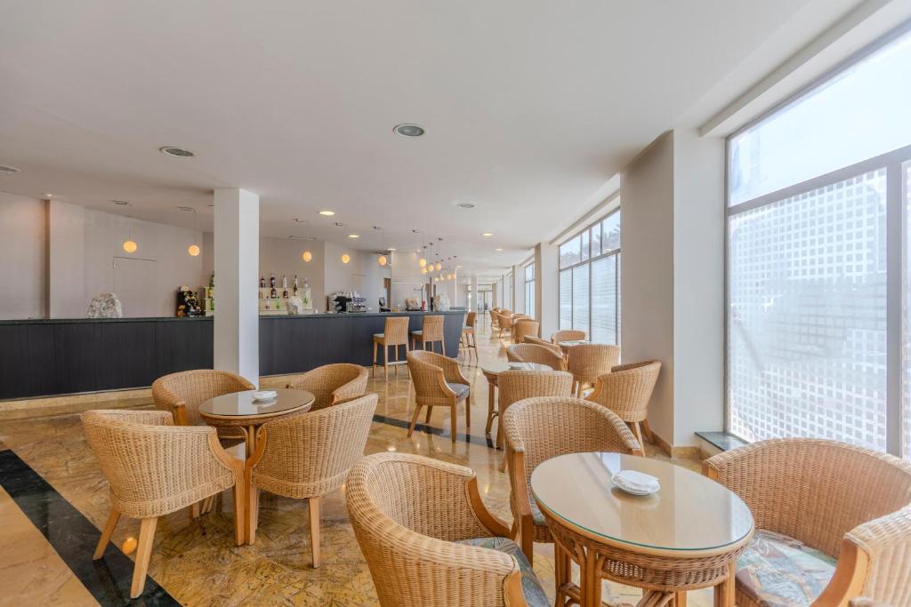 BLUESEA Brisa Roquetas — Restaurant & bars in Roquetas de Mar, Andalusia