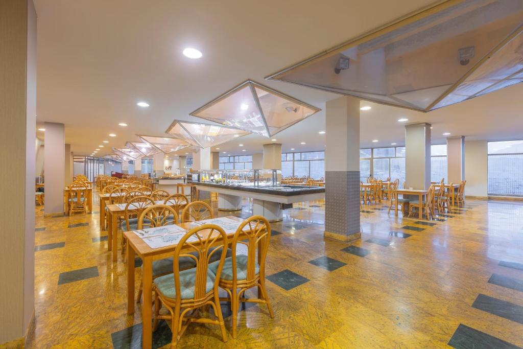 BLUESEA Brisa Roquetas — Restaurant & bars in Roquetas de Mar, Andalusia