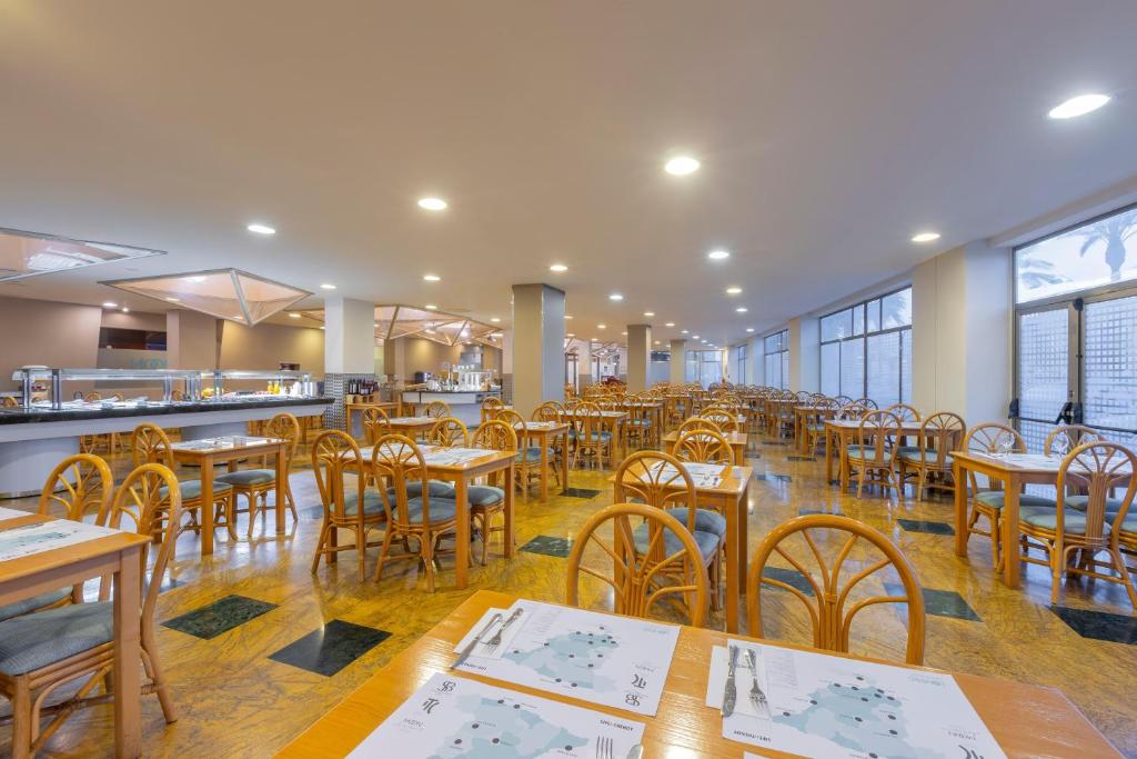 BLUESEA Brisa Roquetas — Restaurant & bars in Roquetas de Mar, Andalusia
