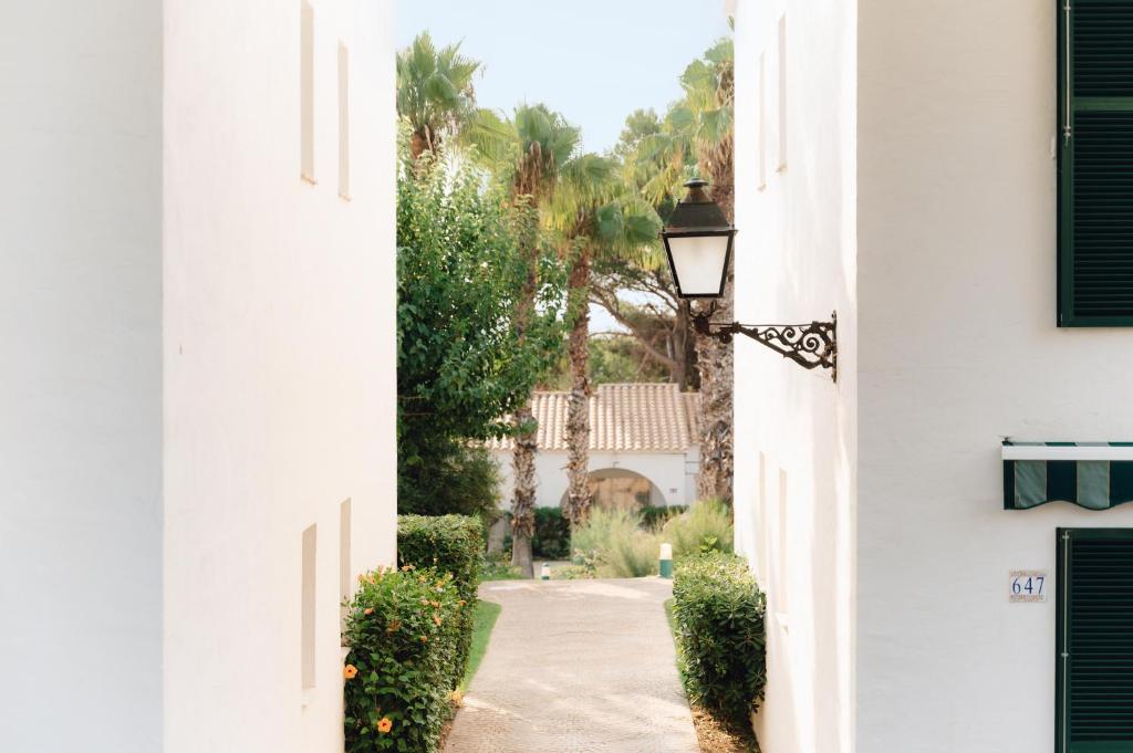 BLUESEA Marina Parc — Hotel building in Arenal d'en Castell, Balearic Islands