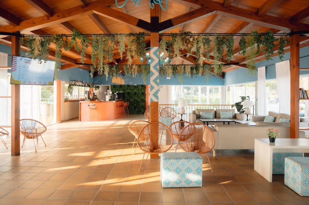 BLUESEA Marina Parc — Restaurant & bars in Arenal d'en Castell, Balearic Islands