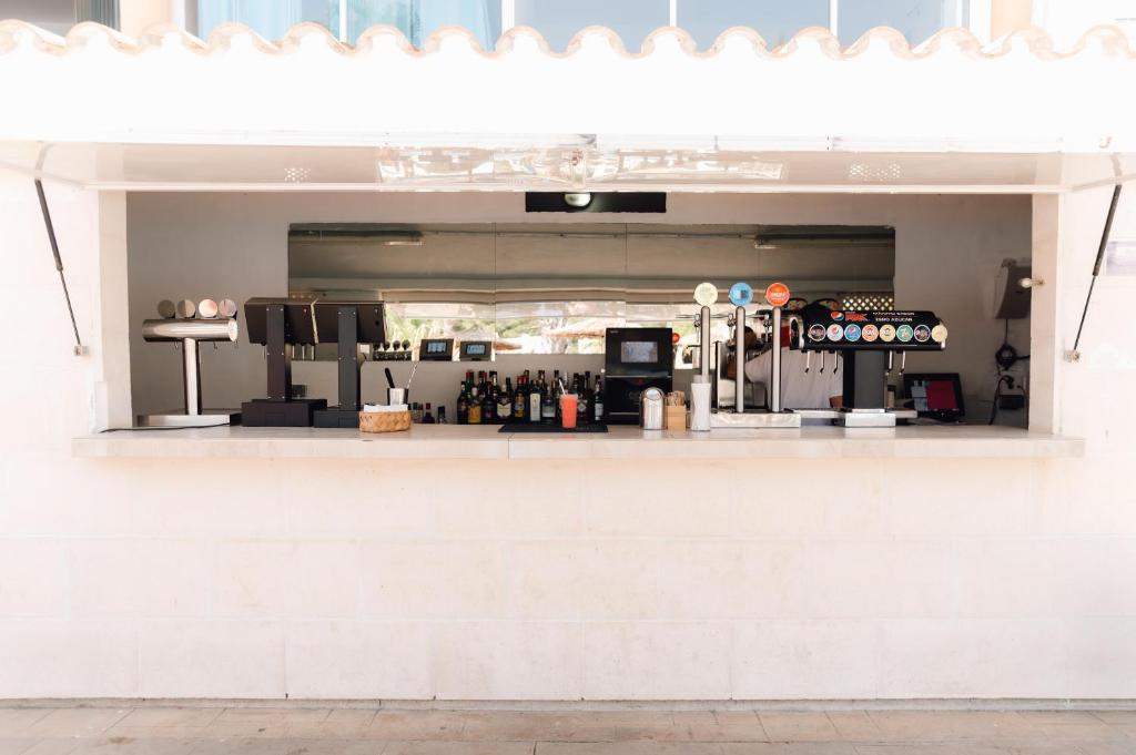 BLUESEA Marina Parc — Restaurant & bars in Arenal d'en Castell, Balearic Islands