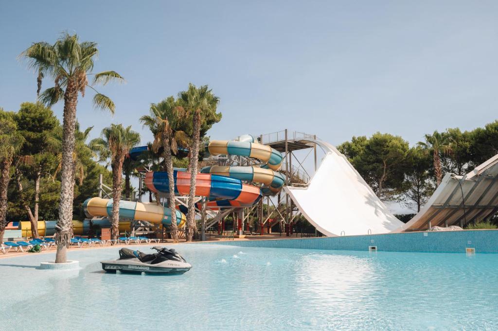 BLUESEA Marina Parc — Swimming pool in Arenal d'en Castell, Balearic Islands