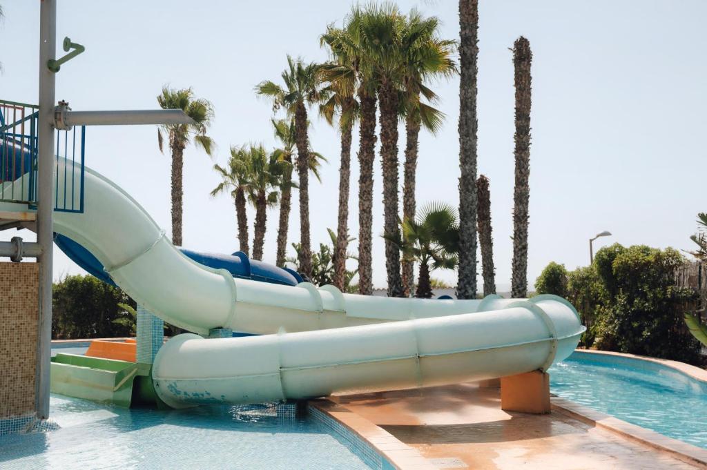 BLUESEA Marina Parc — Swimming pool in Arenal d'en Castell, Balearic Islands