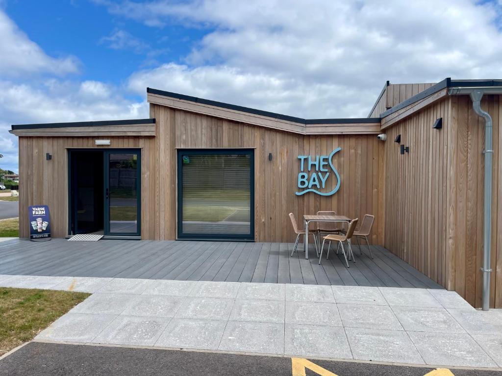 Cheerful Holiday Home at Landscove Holiday Park, Brixham photo 7