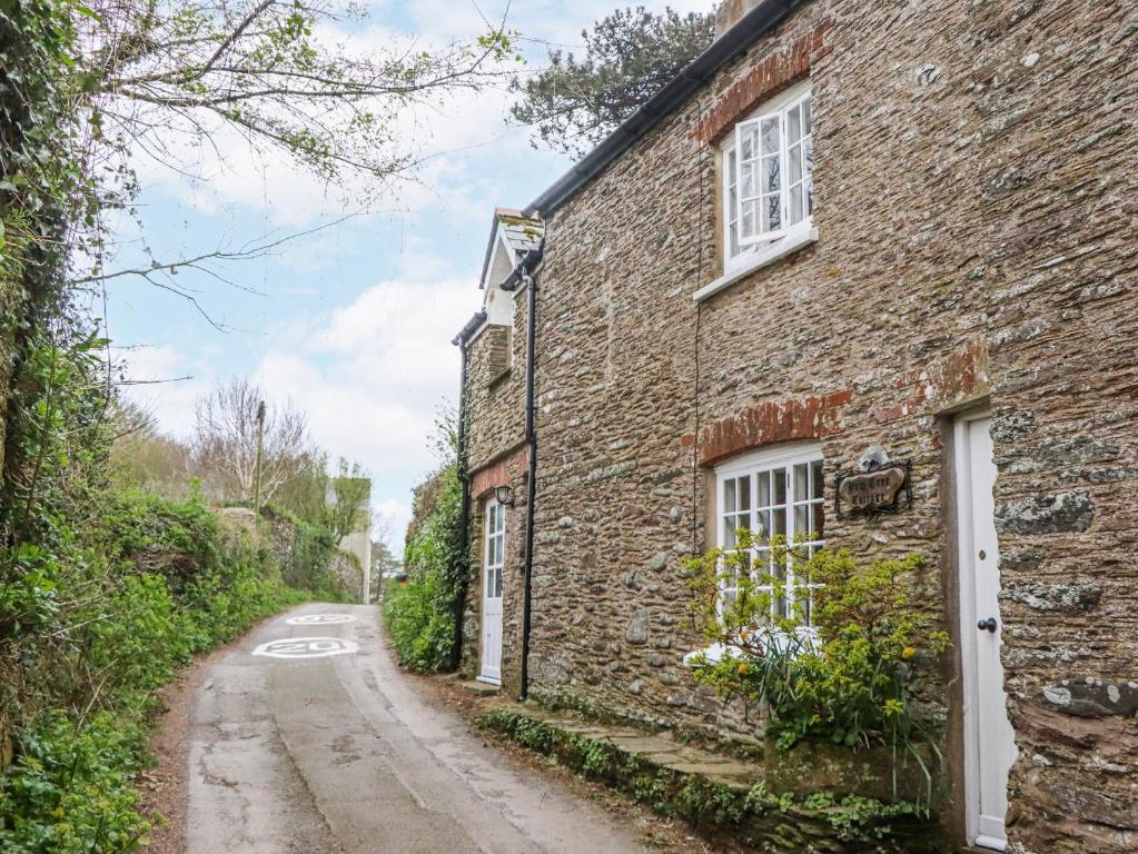 Yew Tree Cottage, Dartmouth - pet-friendly stay