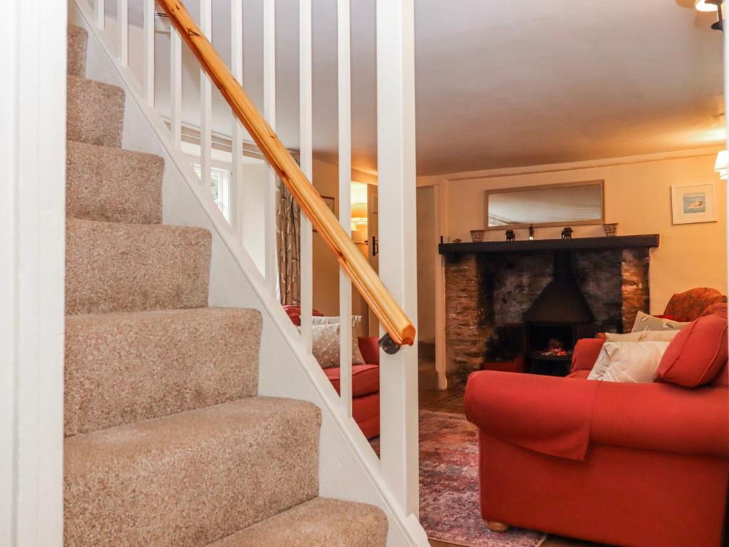 Yew Tree Cottage, Dartmouth photo 3