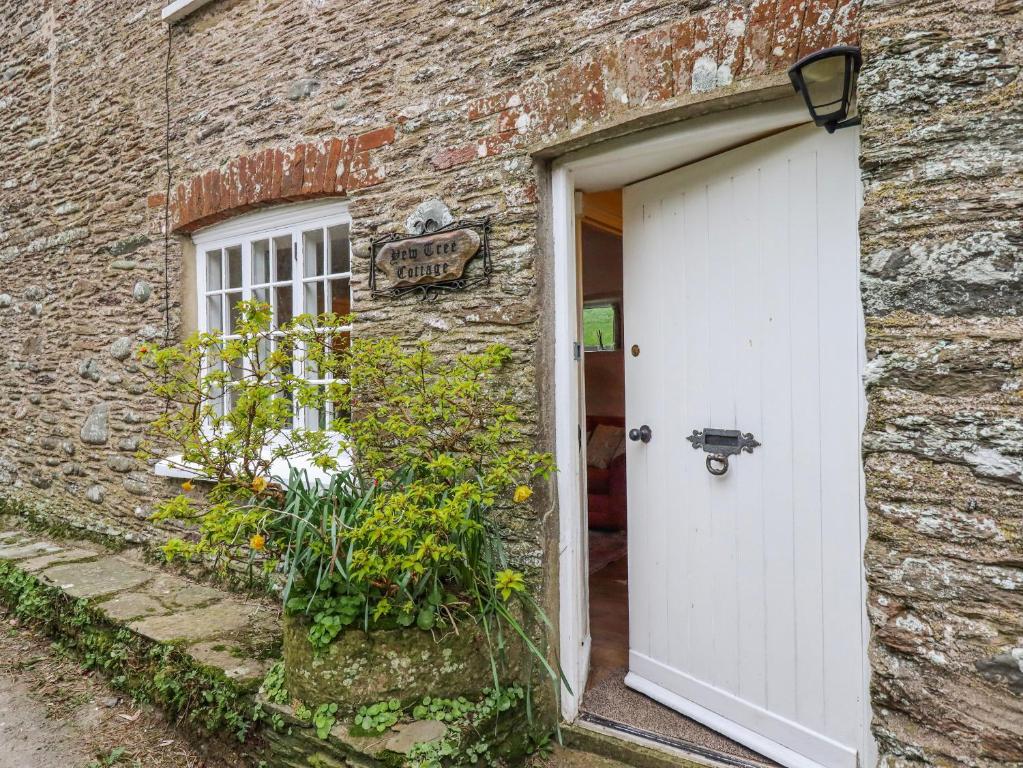 Yew Tree Cottage, Dartmouth photo 4