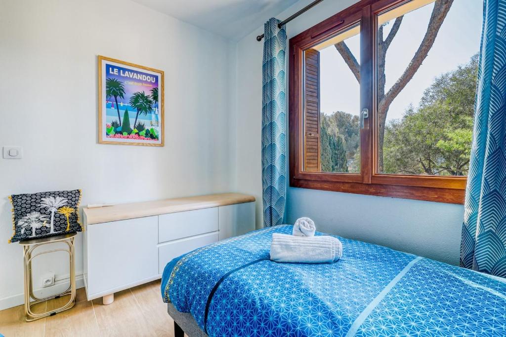 Stunning modern 2 Br with pool 5-min walk to - 3