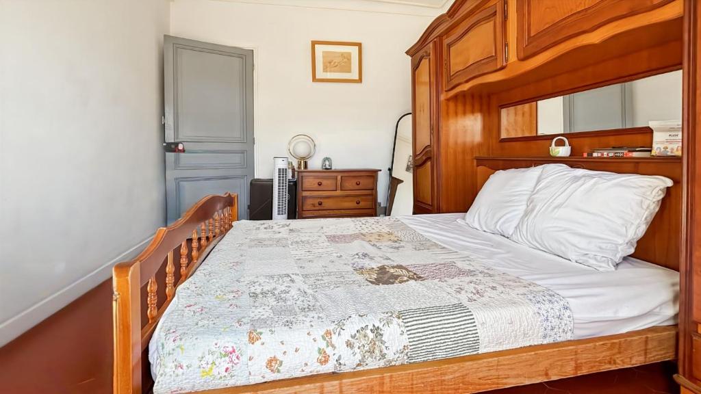Family 3-Bedroom Apartment Near Downtown Cannes - 4