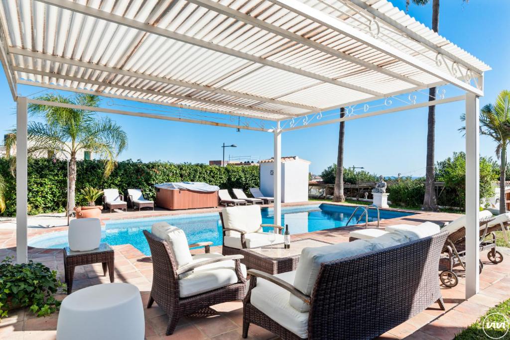 ViVi Homes - Casa Blanca - private pool - big garden - jacuzzi - terras - 2