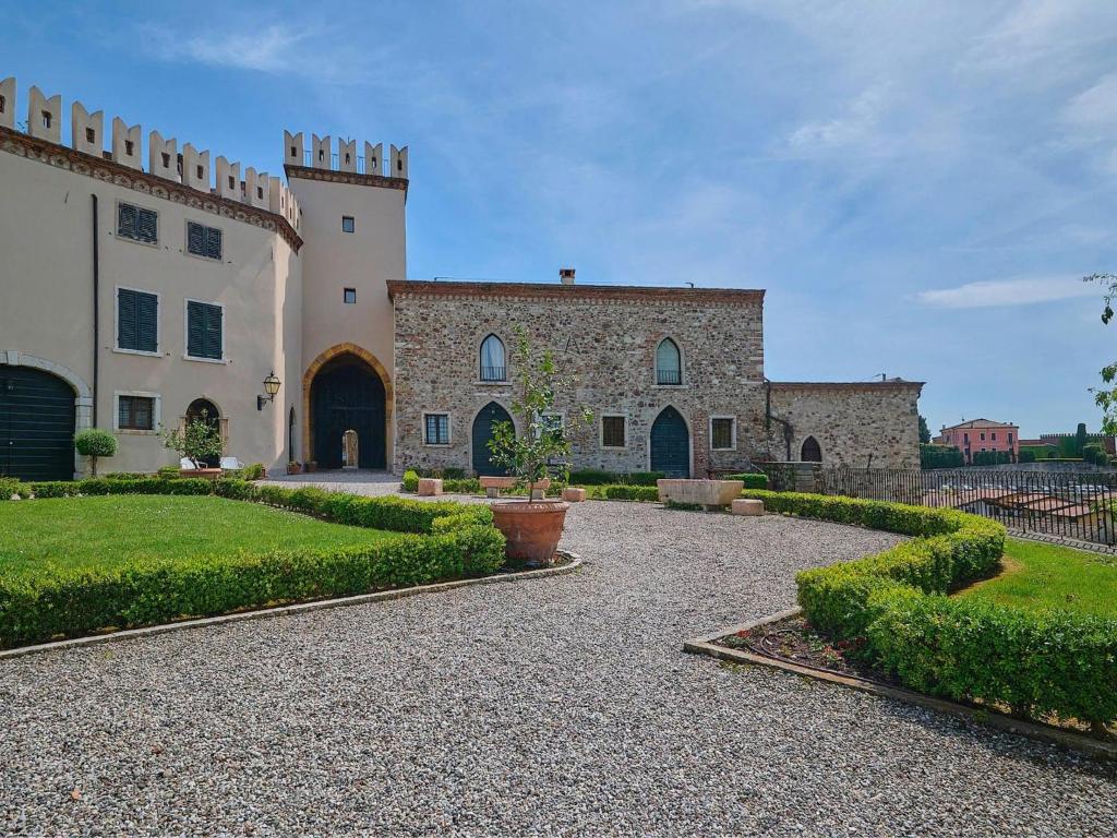 Apartment Al Castello - Elegante Residenz mit Schwimmbad by Interhome - 1