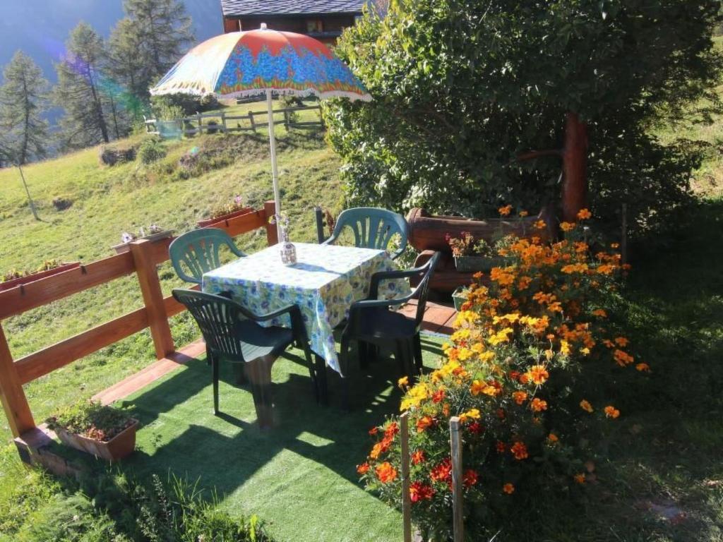 Apartment 'Lo Chalet' der Balkon über dem Matterhorntal by Interhome - 3