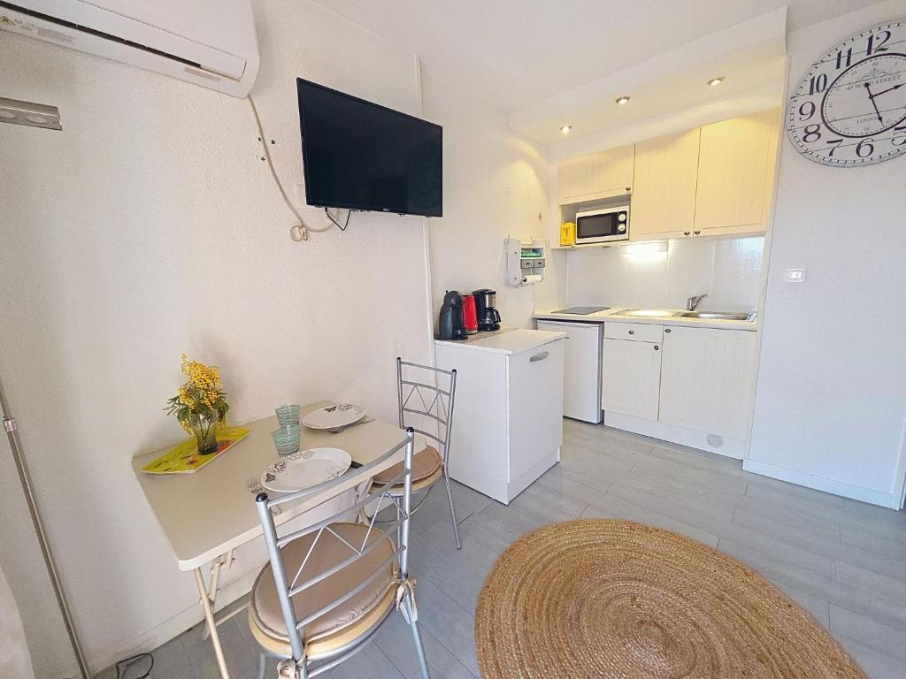 Studio Les Flamants Roses by Interhome - 4