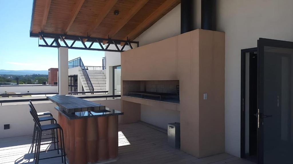 Departamento de 3 Ambientes ubicación a 3 cuadras del centro 2 Dormitorios Sum, 2 Piletas una interior Climatizada y otra exterior Templada con Solario - 1